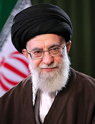 آیت الله سید علی خامنه ای نویسنده کتاب آفتاب در مصاف